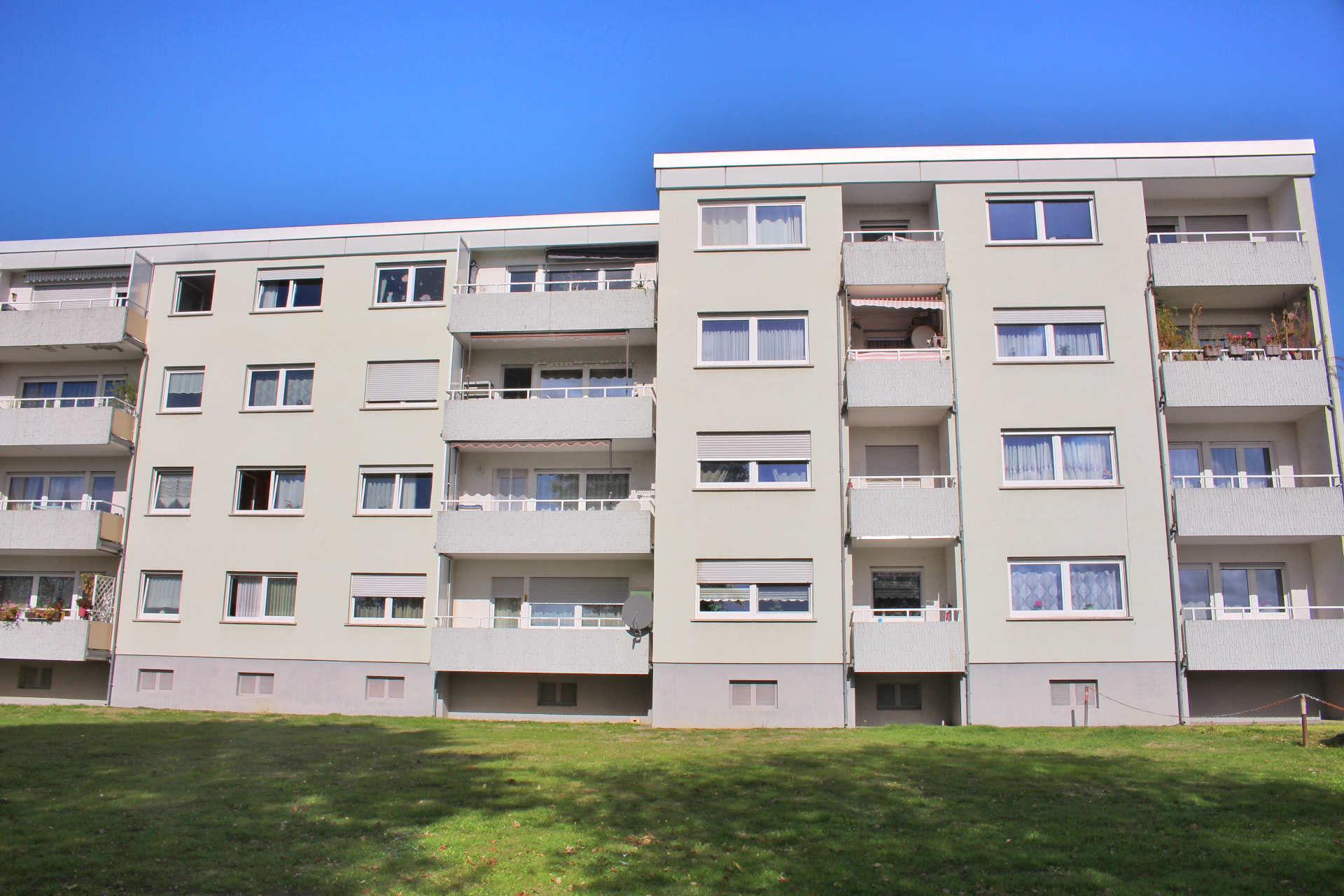 Modernisierte 2-Zimmer-Wohnung mit Balkon – öffentlich gefördert (WBS erforderlich), Schillerstraße 39 A, 35440 Linden